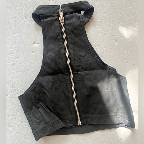 UNIF faux leather cross chain top - Picture 3 of 3